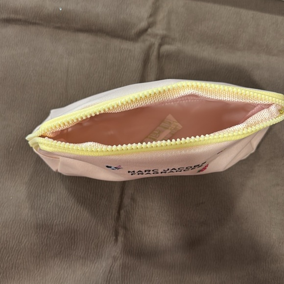 Marc Jacobs Fragrances Pink
Yellow Cosmetics Pouch Clutch
Bag NIB Bee Butterfly - Picture 3 of 8